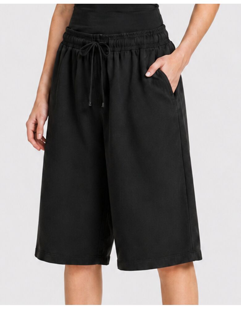 Studio Essentials Wide Leg Shorts Thumbnail